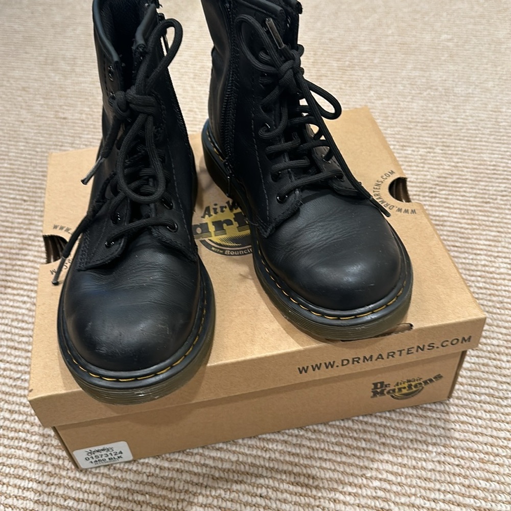 DR MARTENS KIDS SHOES SIZE 2 - Picture 2 of 12